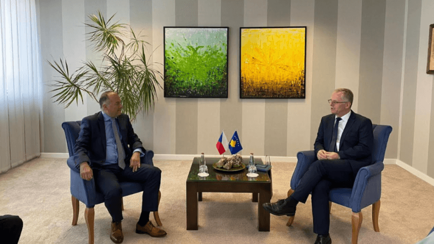 Bislimi në takim lamtumirës me ambasadorin e Çekisë, flasin për zhvillimet në veri