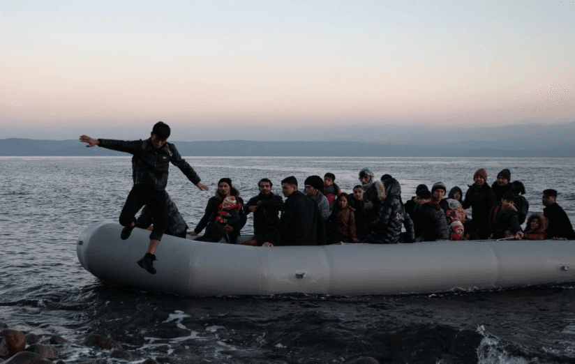 Ministri britanik: Qindra emigrantë shqiptarë janë kthyer në atdhe