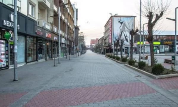 E sulmoi me thikë mjekun kujdestar, dërgohet në mbajtje