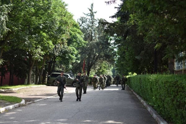 ​FSK: KFOR ishte në dijeni për marshimin e rregullt në Mitrovicë