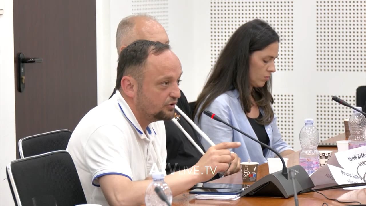 Sulmet në veri, gazetarët u ftuan për diskutim nga Komisioni Parlamentar për Administratë Publike