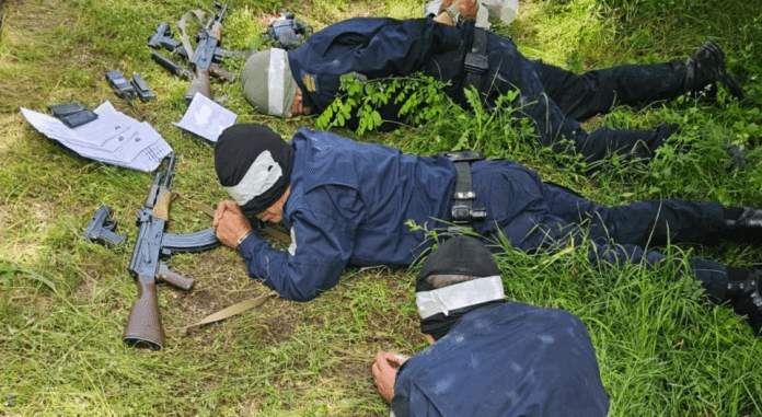 “Pa bukë e ujë”, MPJD thotë se policët e kidnapuar po trajtohen çnjerëzisht në Kralevë