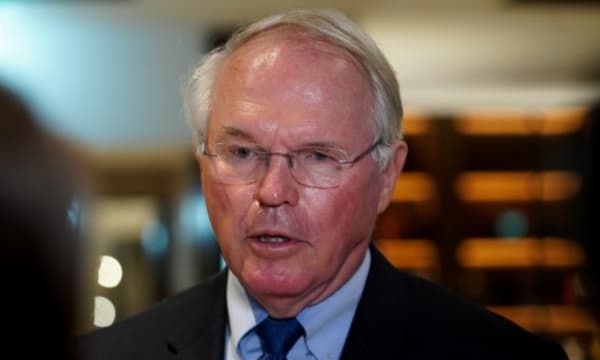Hill: Nuk mbaj mend të ketë pasur ndonjëherë ndarje kaq të thella mes Prishtinës dhe Uashingtonit