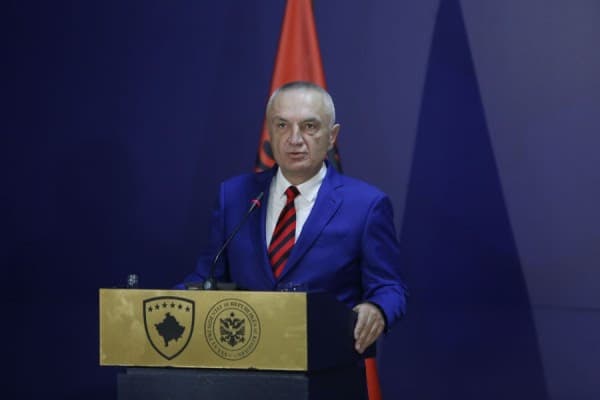 Meta: Shqipëria s’duhet të propozojë politika për Kosovën pa u konsultuar me Kurtin