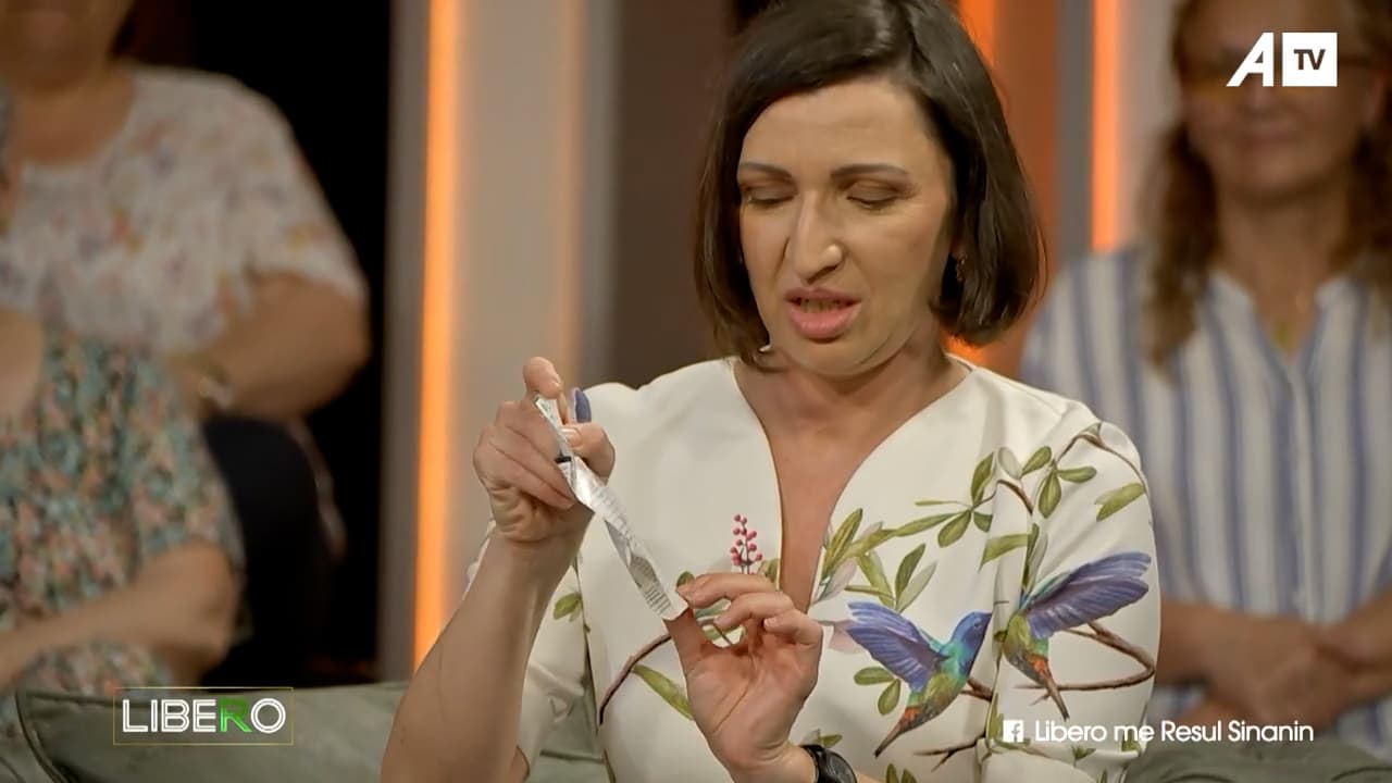 I zuri duke gënjyer politikanët që nuk e paguan rrymën, Jeta Xharra tregon live në emision faturën se sa është borxhi i saj