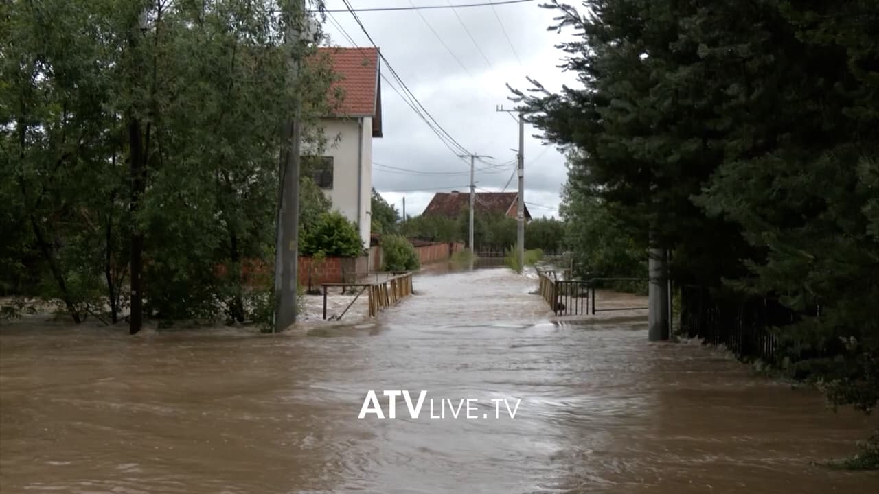 Si pasojë e reshjeve të pandërprera të shiut, shumë fshatra të Podujevës u përmbytën