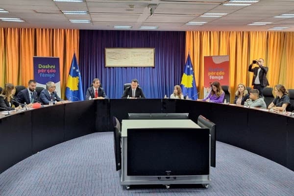 ​Kurti: Të përkushtuar për mirëqenien e fëmijëve