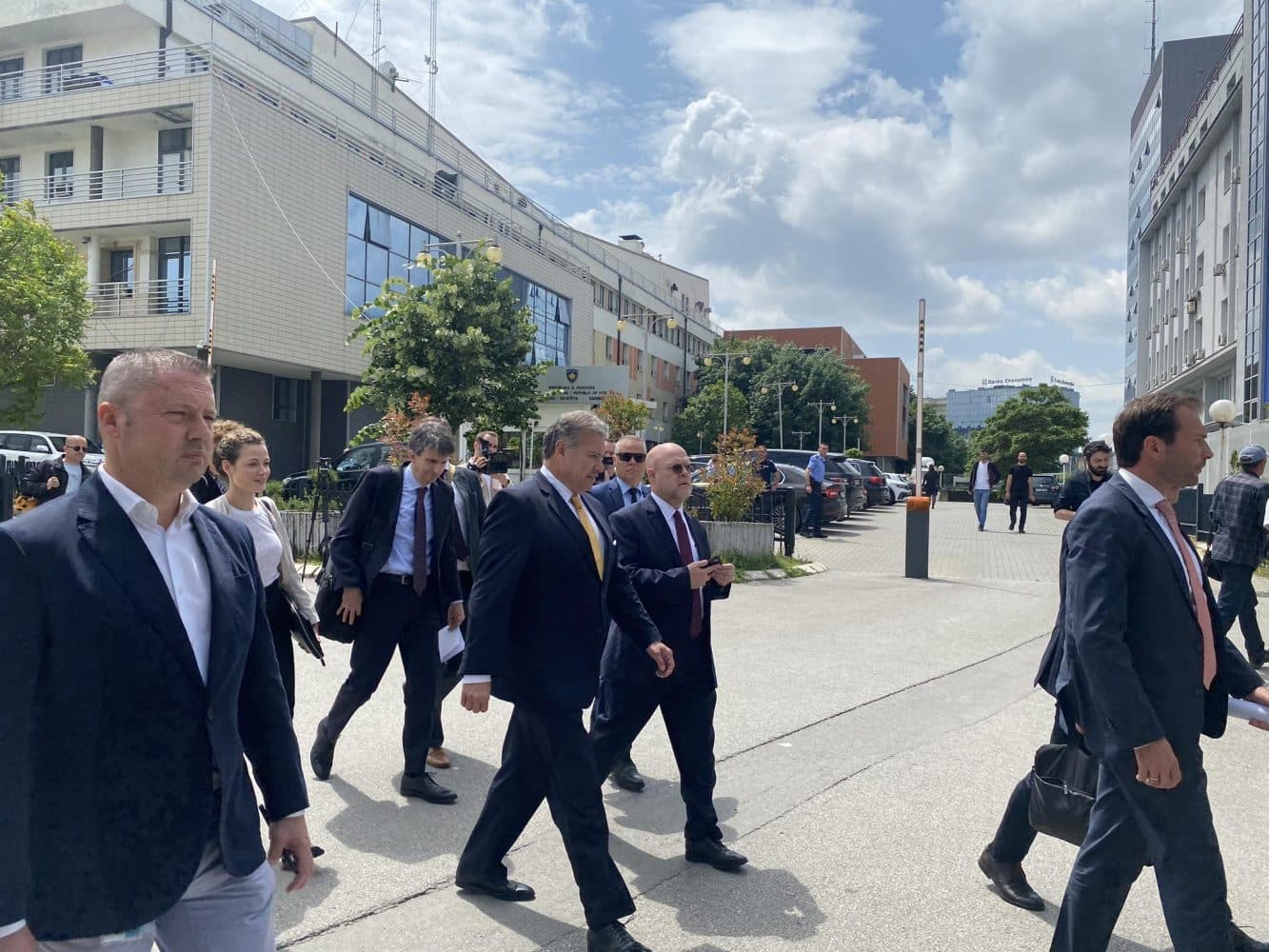 Lajçaku e Escobari përfundojnë takimin me Osmanin, bëjnë bashkë opozitën në zyrën e BE-së