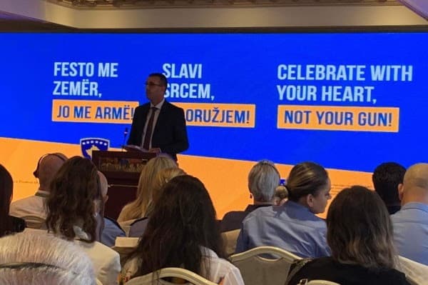 Lansohet fushata “Festo me zemër, jo me armë”