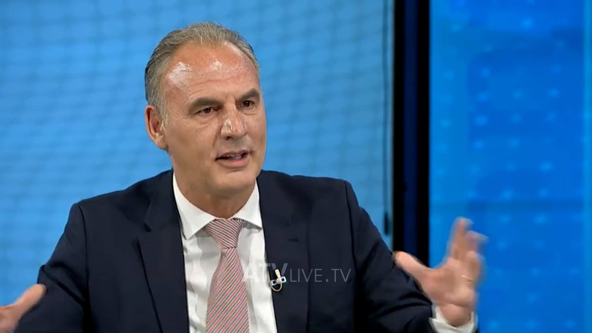 “Shajëm sa të duash, por prapë ke me i ra autostradës që e kam bërë unë. Duartrokiti këta që asgjë nuk bëjnë”