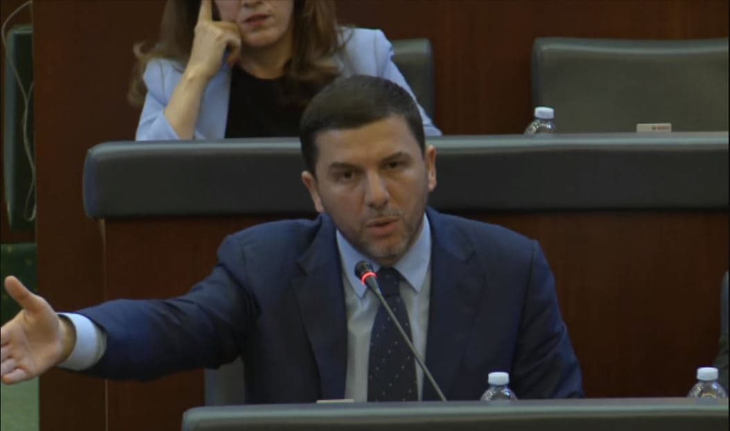 Krasniqi-Kurtit: Kqyri more punët e tua, s’të ka mbetë ty çlirimi i demokratizimi i serbëve