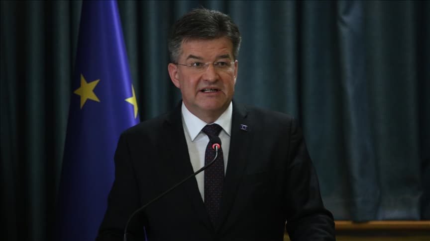 Lajçak thotë se ka informacione se ku po mbahen policët e kidnapuar