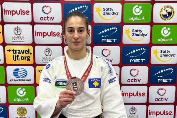 Kuka: Medalje e argjendtë për Norën në Ditën e Çlirimit të qytetit të saj të lindjes, Pejës