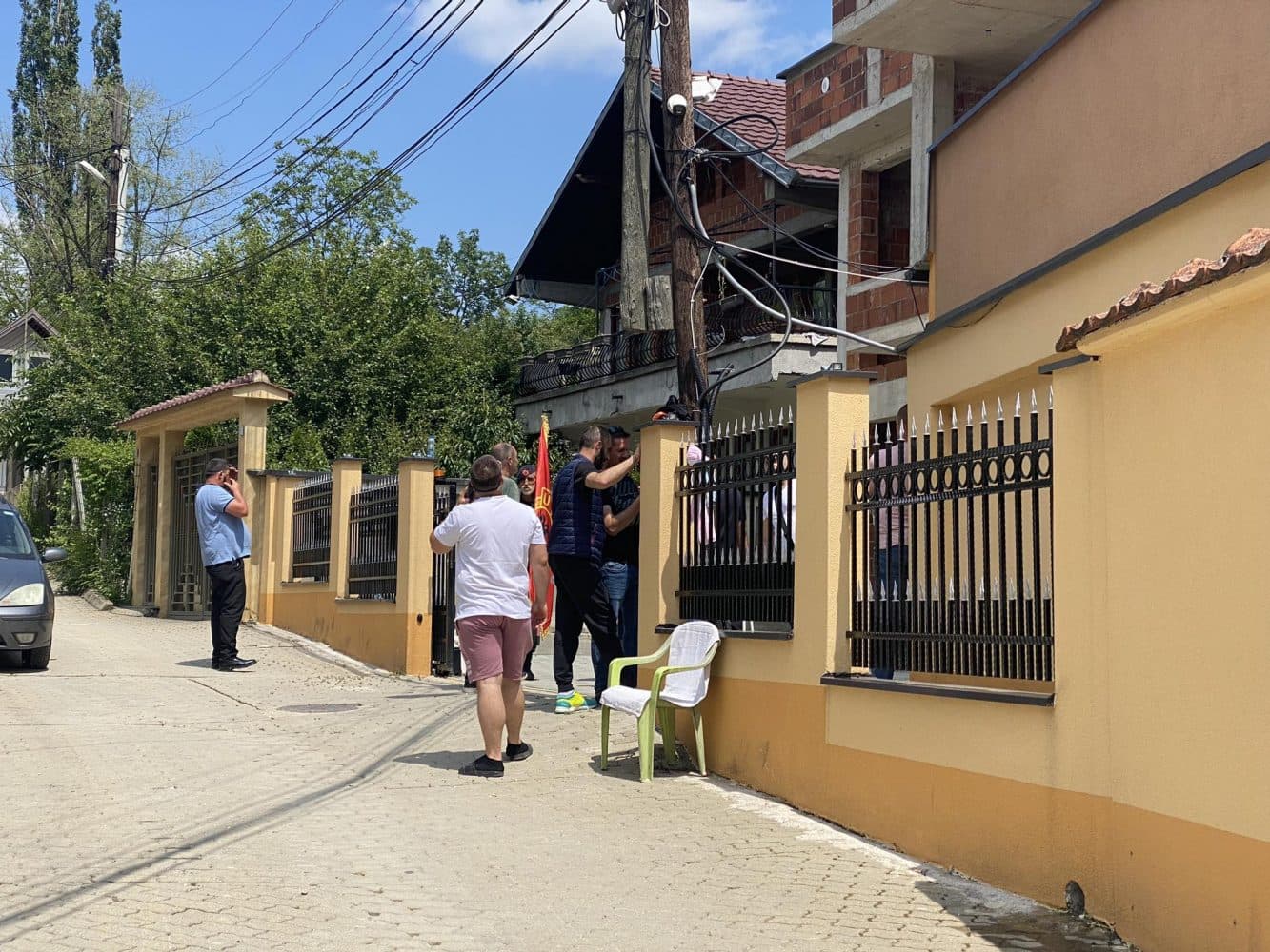 Familjarët hapin të pamet për nënën e djalin e vdekur nga vërshimet në Pejë