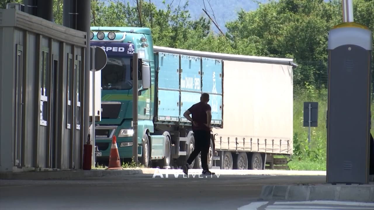 Tri pika kufitare që lidhin Kosovën me Serbinë vazhdojnë të jenë të bllokuara nga ana e Serbisë