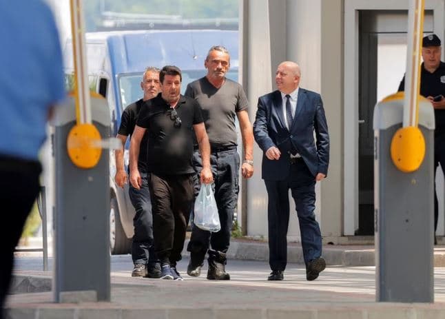 Kurti takon tre policët që u kidnapuan në veri