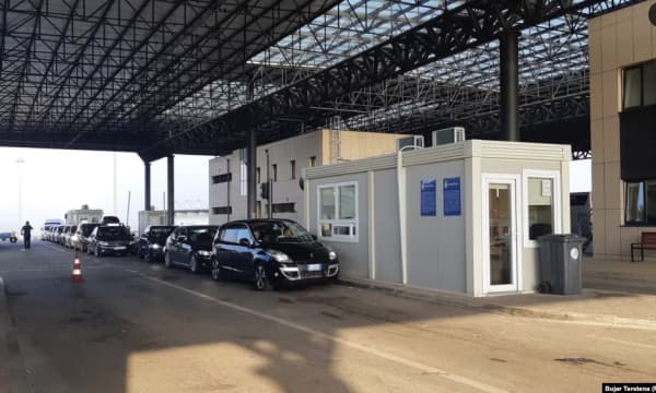 Kamionëve u ndalohet, kontrolle të shtuara për veturat me targa serbe që hyjnë në Kosovë