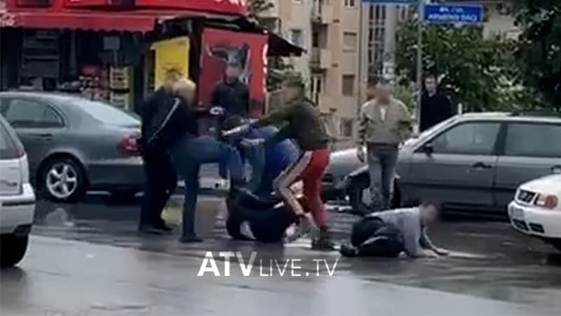 Përleshje me grushte e shqelma mes disa personave në Prishtinë