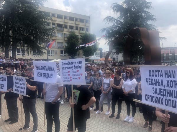 ​Serbët protestojnë edhe në veri