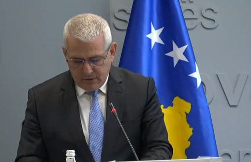 Si do të nxirren tre policët e rrëmbyer? Përgjigjjet Sveçla