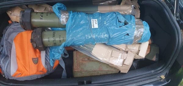 ​Sveçla: Zbulohet sasi e madhe e armatimit në veri, policia parandalon sulm terrorist