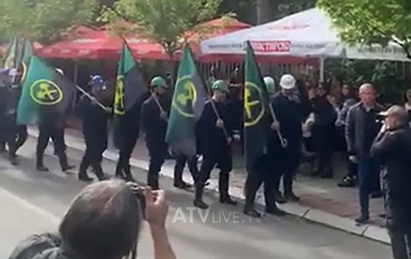 Protestuesve në Zveçan u bashkohen edhe punëtorët e komunitetit serbë të Trepçës