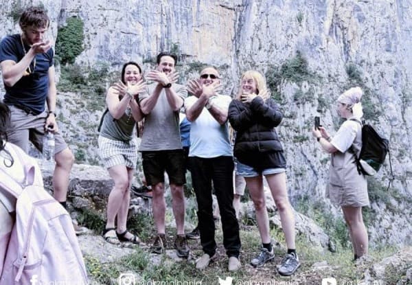 Turistë polakë eksplorojnë Parkun Kombëtar “Mali i Tomorit”