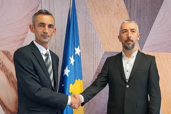 Kryetarët Atiq dhe Peci bisedojnë për zgjidhjen e problemeve në veri të vendit