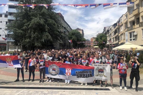 Protesta kundër arrestimit të Milenkoviqit, serbët provokojnë Policinë e Kosovës