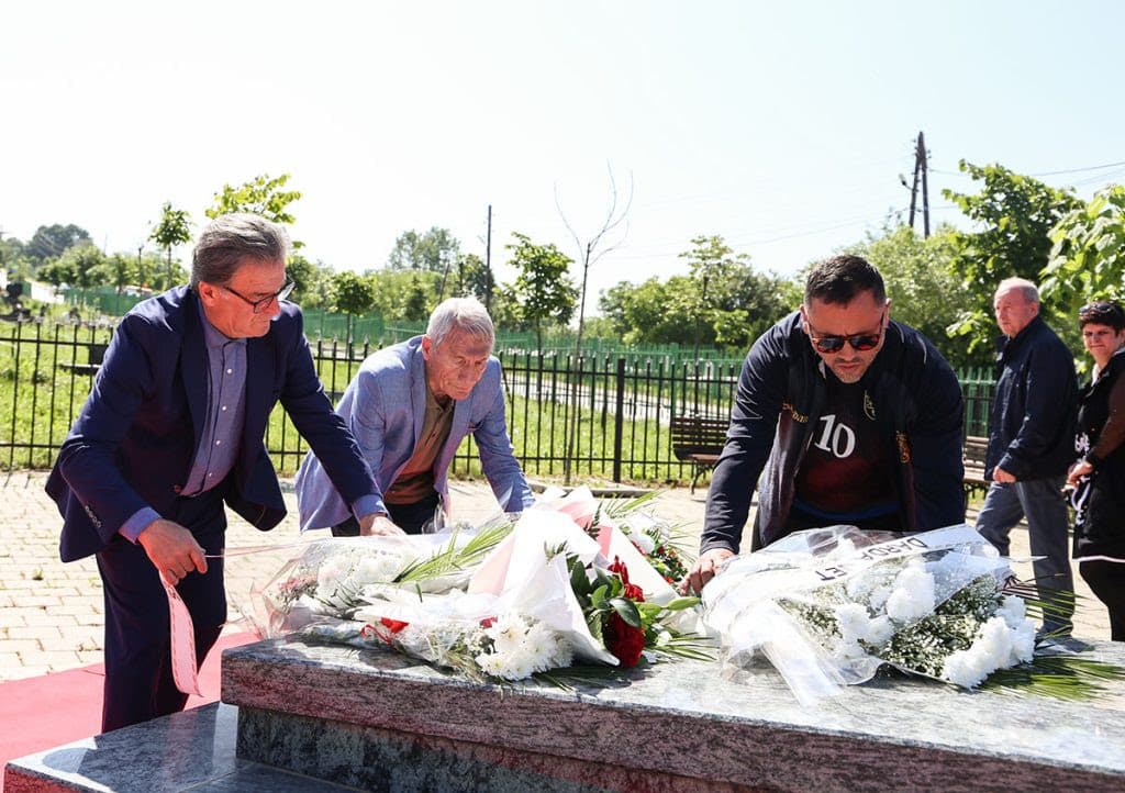 FFK bën homazhe te varri i Fadil Vokrrit