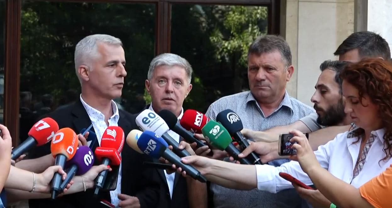 Klinaku: Osmani i shënoi kërkesat tona, Kurti s’është kompetent të flasë për numrin e veteranëve
