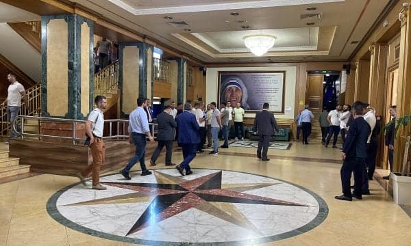 Kurti lëshon sallën e Kuvendit