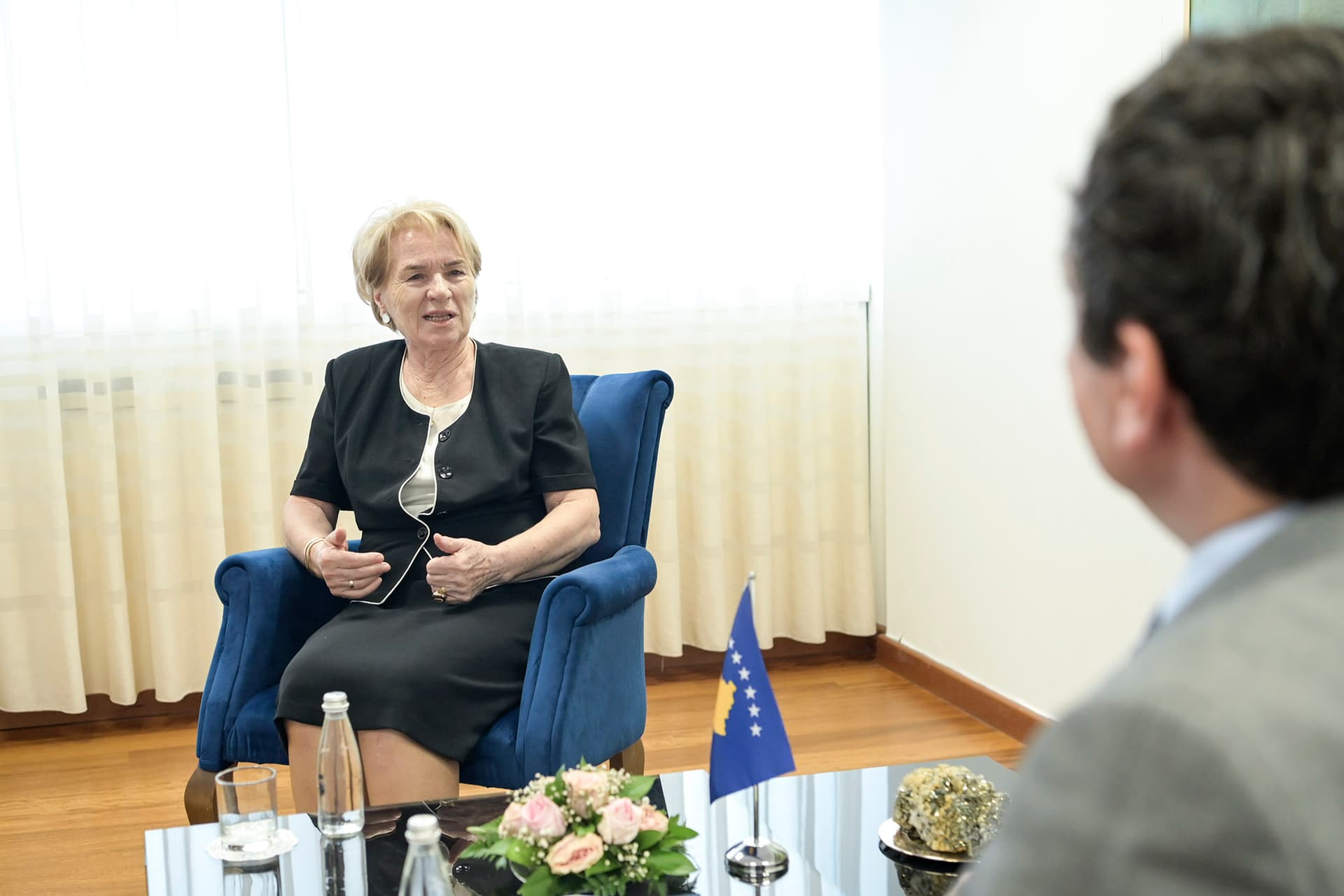 Kurti priti në takim Kryetaren e Shoqatës së Kryqit të Kuq, Feride Hyseni