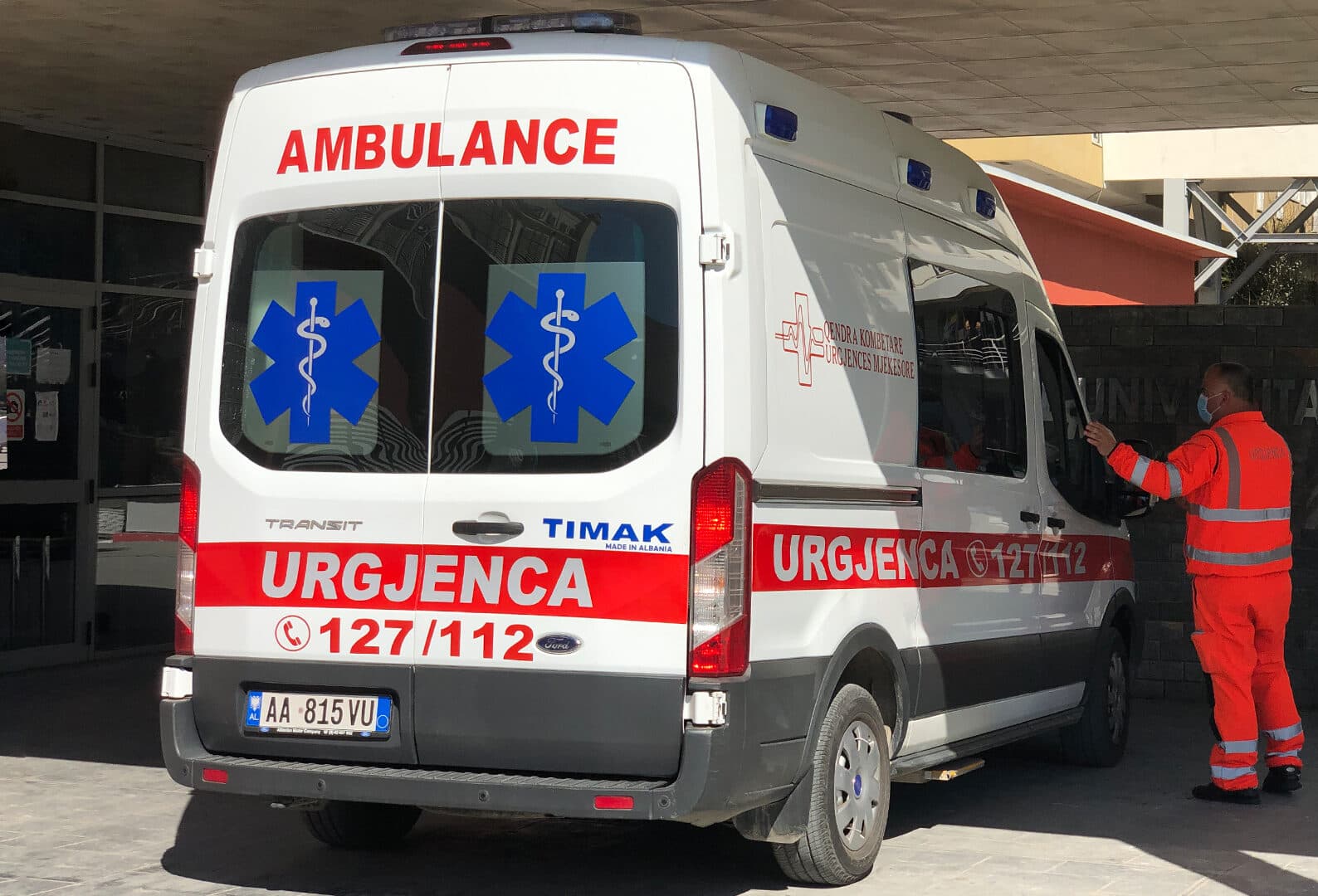 Shqipëri: 5-vjeçari bie nga ballkoni i banesës, pëson dëmtime në kokë