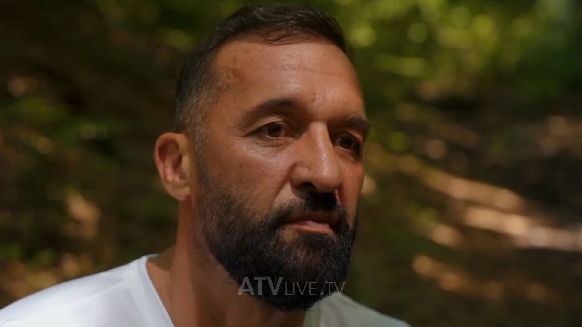 14 vjeç u largua nga Kosova, sfidat dhe sukseset e kampionit të shumëfishtë të kikboksit