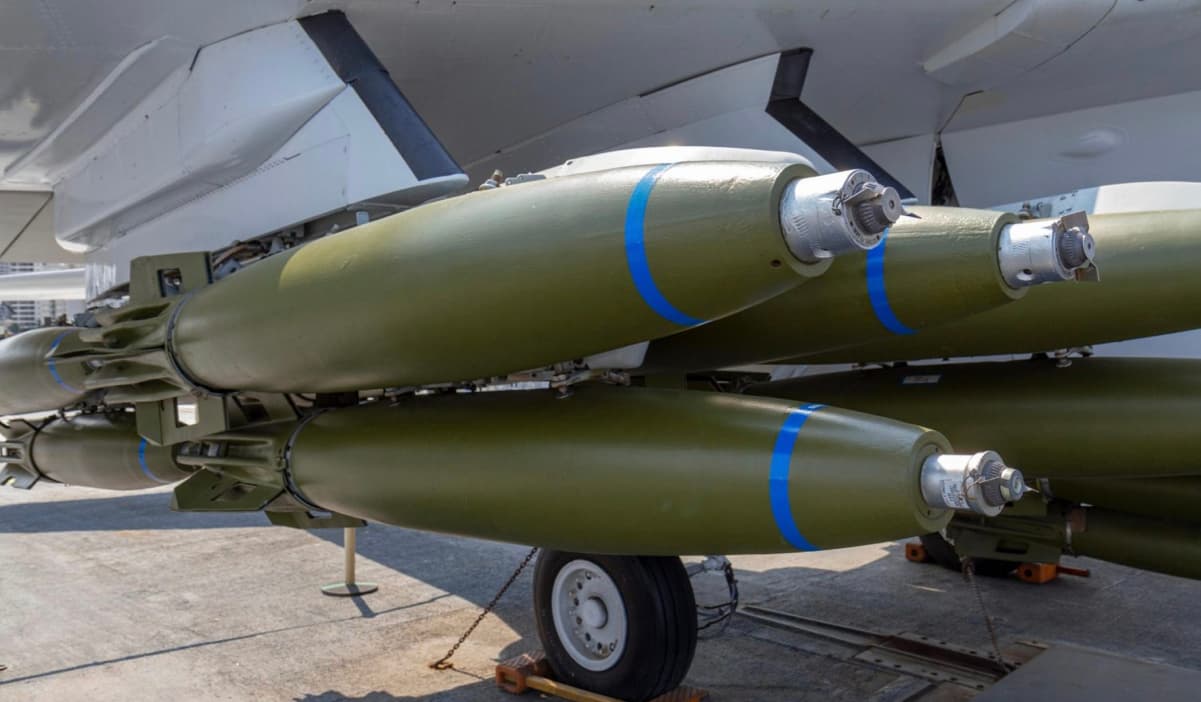 ShBA-ja do t’i japë Ukrainës bomba thërrmuese