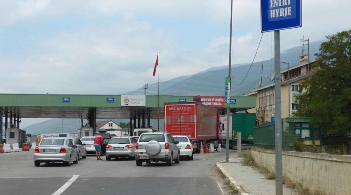 Tensionet në veri: Rrallohen hyrjet në Merdar, shpeshtohen në Morinë