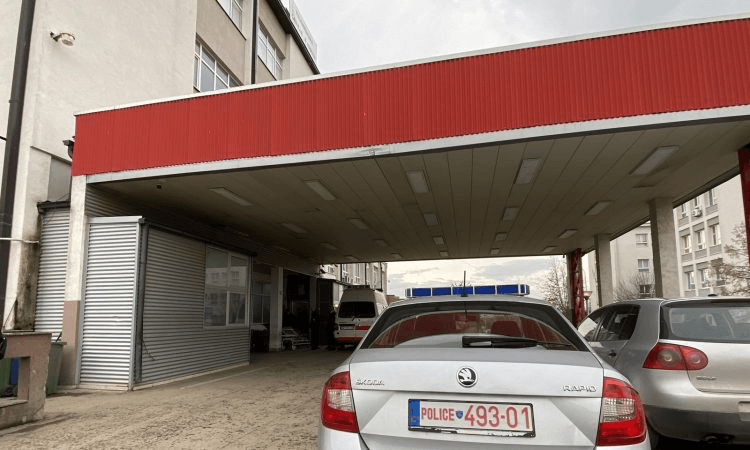 Krimi brenda familjes në Lipjan: Këta janë babë e bir që u gjetën të vdekur