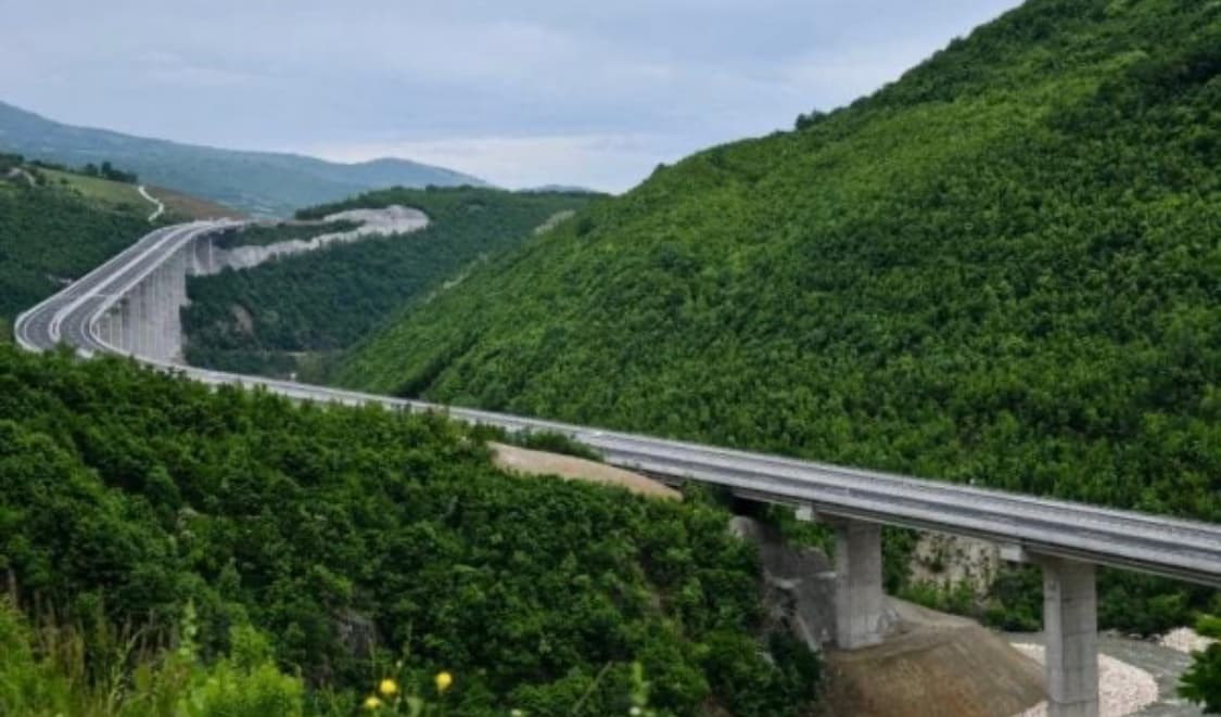 Mos ua mësyni këtyre rrugëve sot dhe nesër, do të jenë të bllokuara përkohësisht për qarkullim