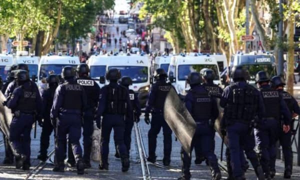 Franca nuk gjen qetësi, trazirat shpërndahen edhe në Marsej