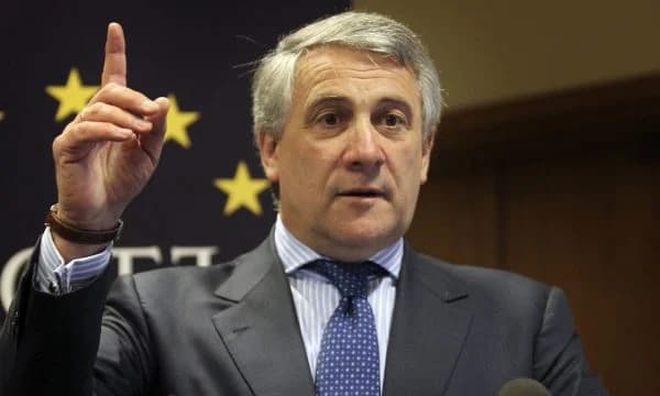 Nis epoka post-Berluskoni te “Forza Italia”, Antonio Tajani zgjidhet lideri i përkohshëm