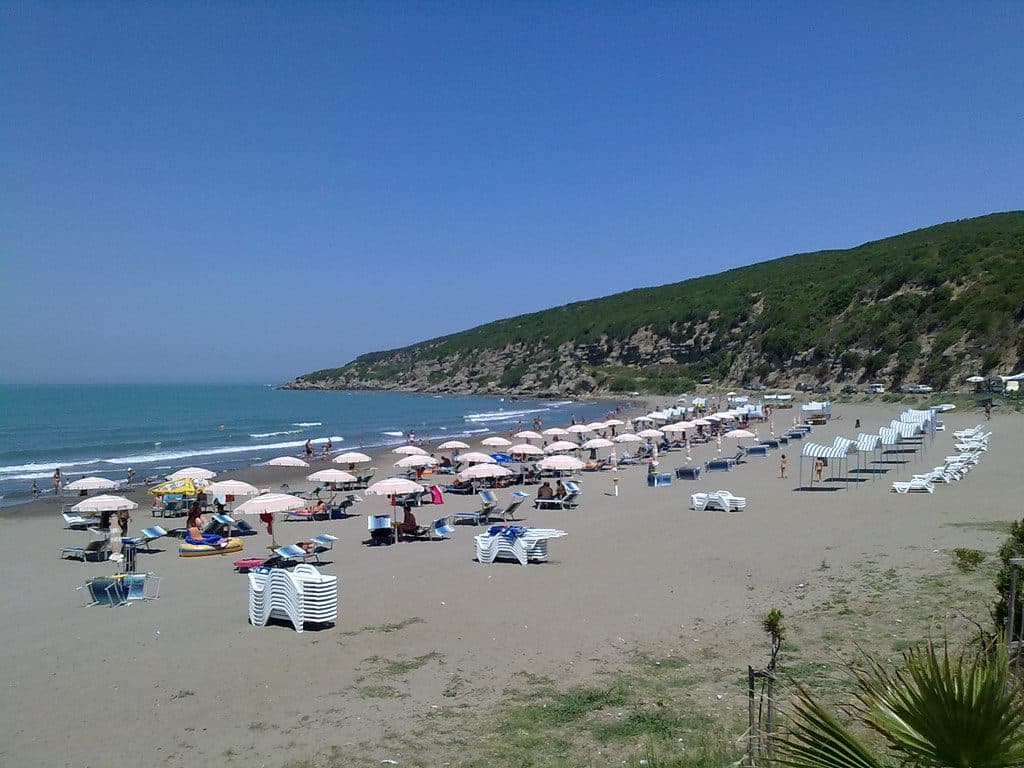 Tragjedi në Kavajë: Mbytet në det babai me dy djemtë, 13 dhe 15 vjeçarë