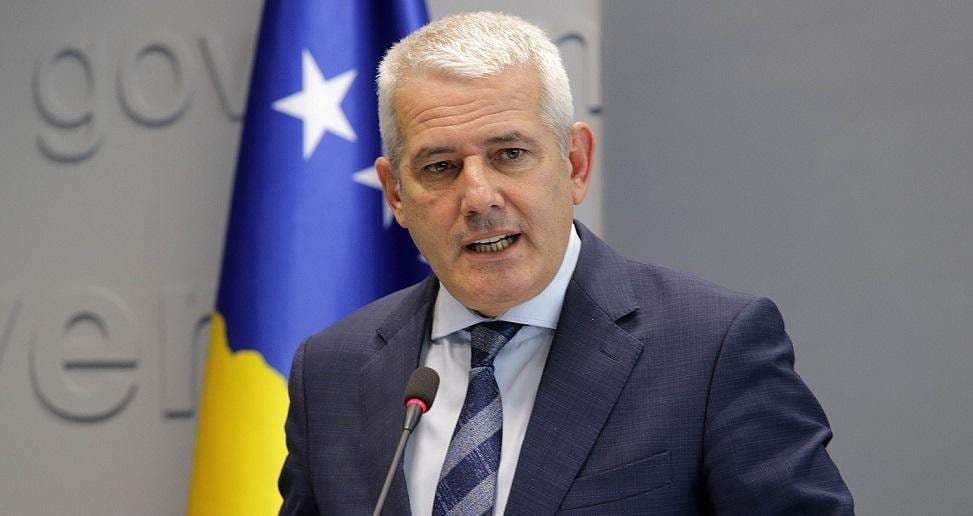 Sveçla komenton sanksionimin e Vulinit nga ShBA-të: S’na bëhet qejfi që në pozita qeverisëse në Serbi ka kriminelë