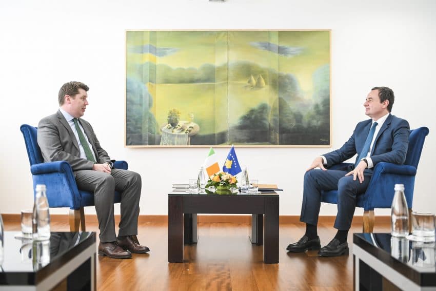 ​Kurti pret në takim lamtumirës ambasadorin jorezident të Irlandës për Kosovë