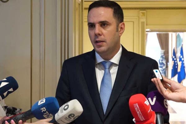 Abdixhiku paralajmëron takim me Osmanin: S’do të rrimë duarkryq