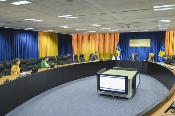​Kurti: Duhet një bashkëpunim i mirëfilltë në mes të sektorit publik dhe privat