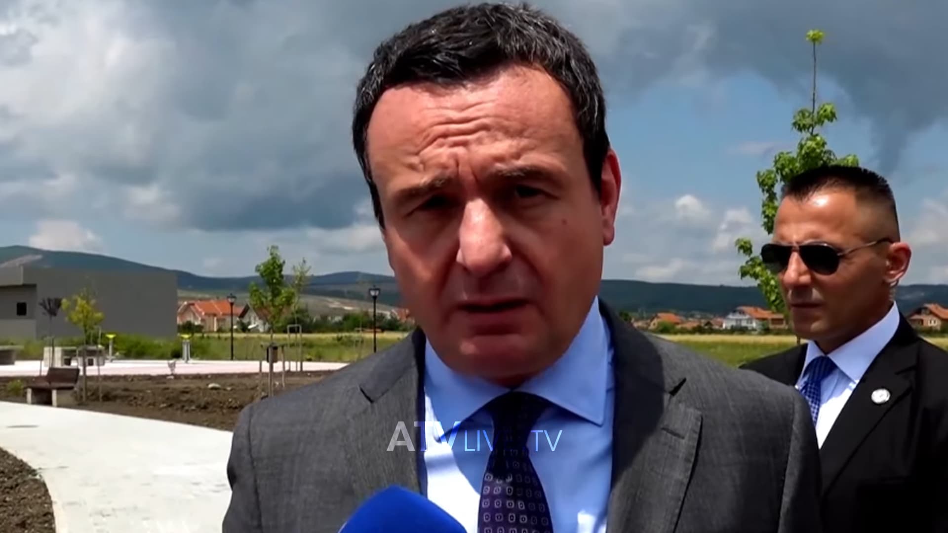 Kurti përkujton 150 civilët e vrarë nga forcat serbe në masakrën e Rahovecit