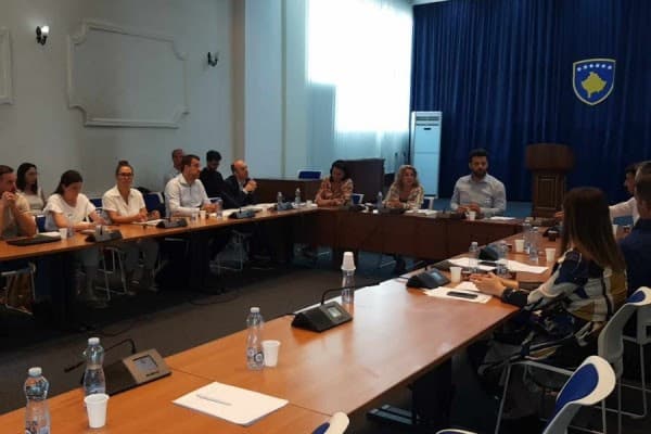 Aliu: Po diskutojmë që në të ardhmen të ketë kujdes gjatë licencimit të mediumeve
