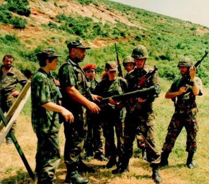 Shënohet 25-vjetori i Betejës së Loxhës, përurohen shtatoret e Tahir Zemajt e Rrustem Bruqit