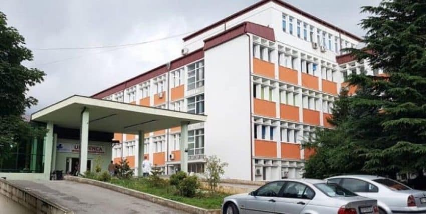 Sindikatat e shëndetësisë dënojnë sulmin ndaj infermierit në Pejë